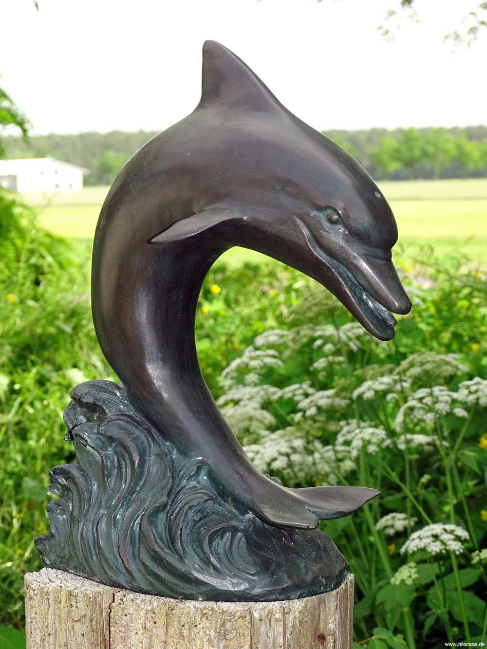 Bronzeskulptur kleiner Delphin mit Wasserspeier Dekoration für Heim und Garten 