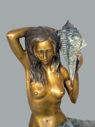 Bronzefigur Meerjungfrau sitzend