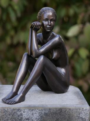 Bronzefigur Emanuelle groß