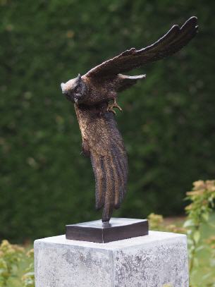 Bronzefigur Eule im Flug
