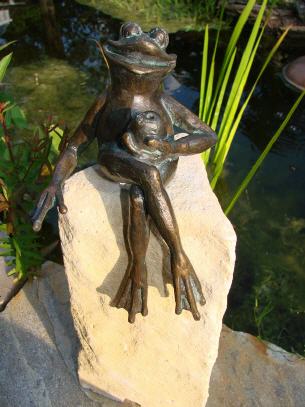 Bronzefrosch "Pet" Wasserspiel
